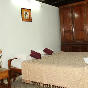 *** Hotel Queens India